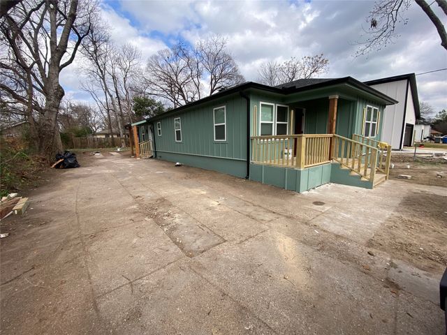 2807 Silkwood Street, Dallas, TX 75215