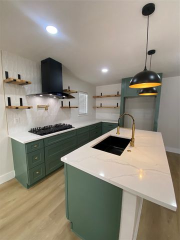 2807 Silkwood Street, Dallas, TX 75215