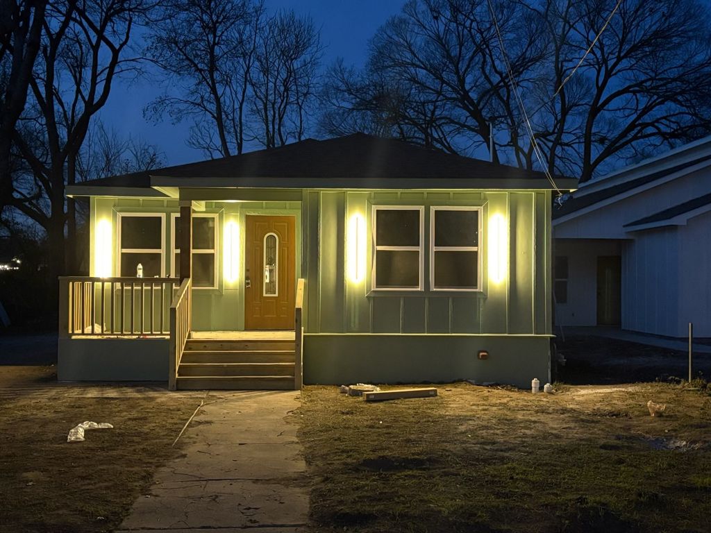 2807 Silkwood Street, Dallas, TX 75215