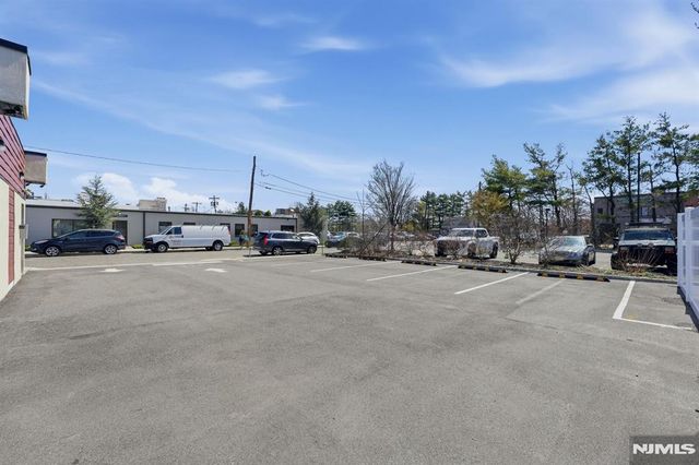 27-16 Broadway, Fair Lawn, NJ 07410