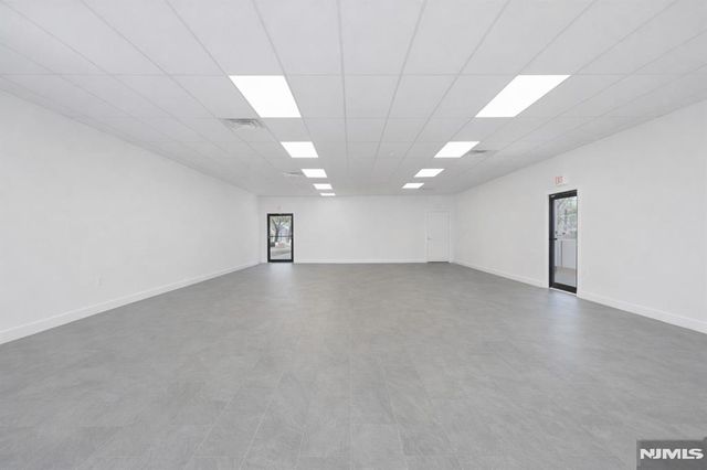 27-16 Broadway, Fair Lawn, NJ 07410