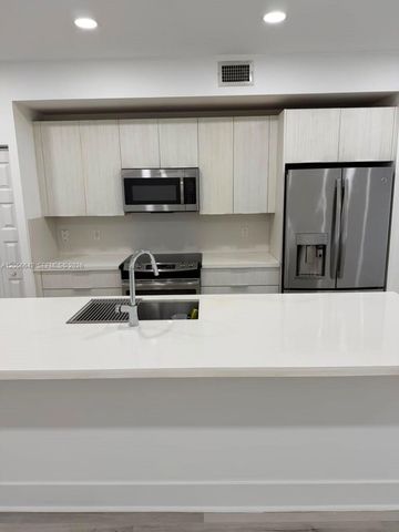7865 NW 104th Ave 1, Doral, FL 33178