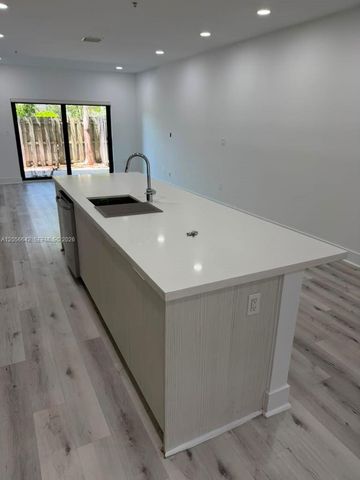 7865 NW 104th Ave 1, Doral, FL 33178