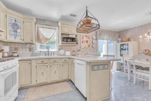 901 Roundtree Drive, Toms River, NJ 08753