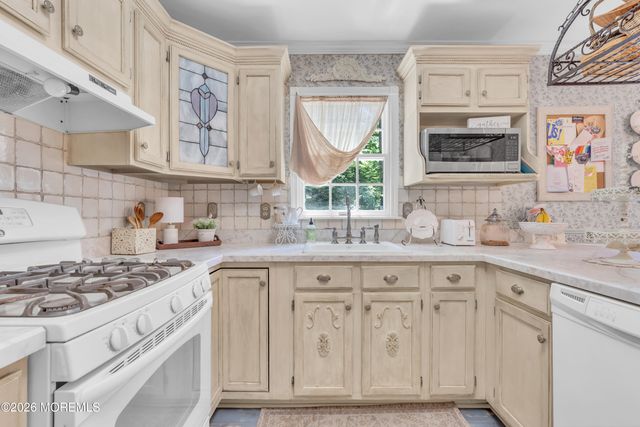 901 Roundtree Drive, Toms River, NJ 08753