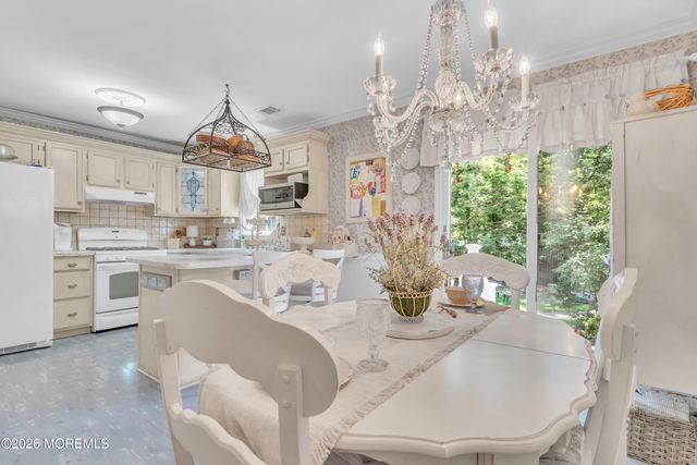 901 Roundtree Drive, Toms River, NJ 08753