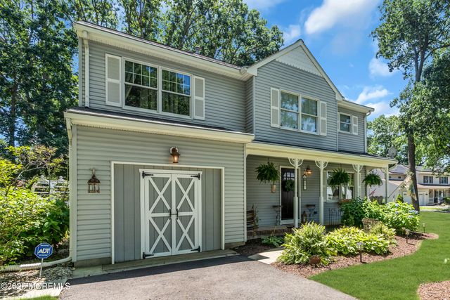 901 Roundtree Drive, Toms River, NJ 08753