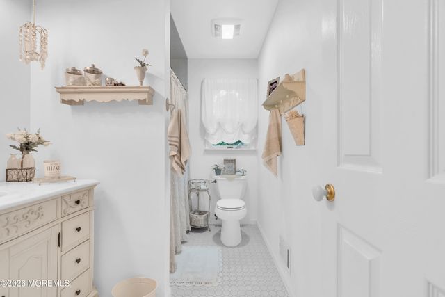 901 Roundtree Drive, Toms River, NJ 08753