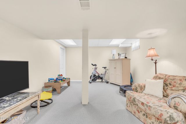 901 Roundtree Drive, Toms River, NJ 08753