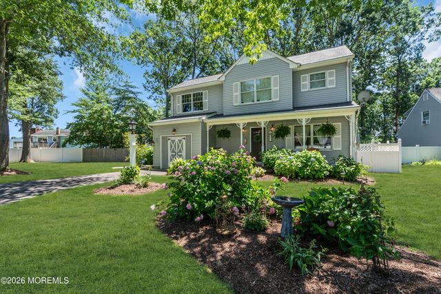 901 Roundtree Drive, Toms River, NJ 08753