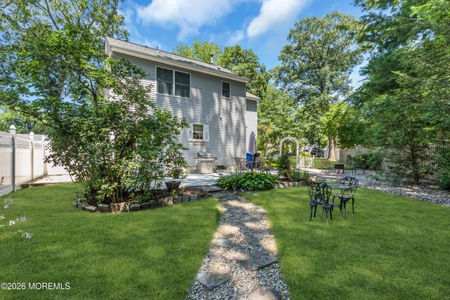 901 Roundtree Drive, Toms River, NJ 08753