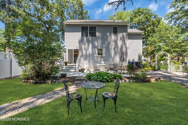 901 Roundtree Drive, Toms River, NJ 08753