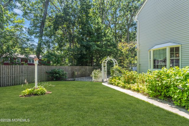 901 Roundtree Drive, Toms River, NJ 08753