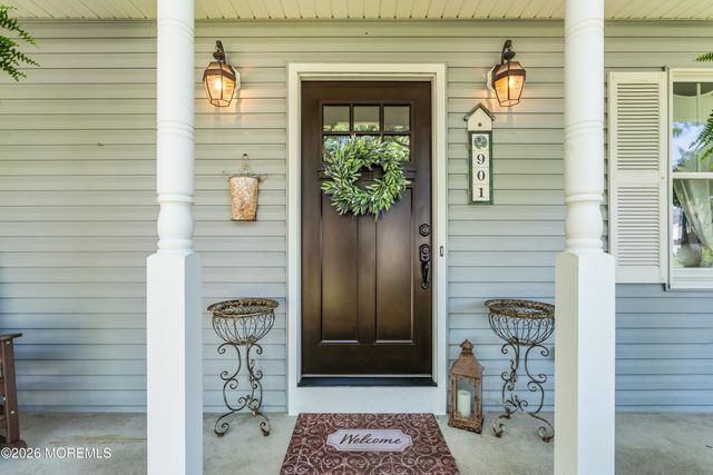 901 Roundtree Drive, Toms River, NJ 08753