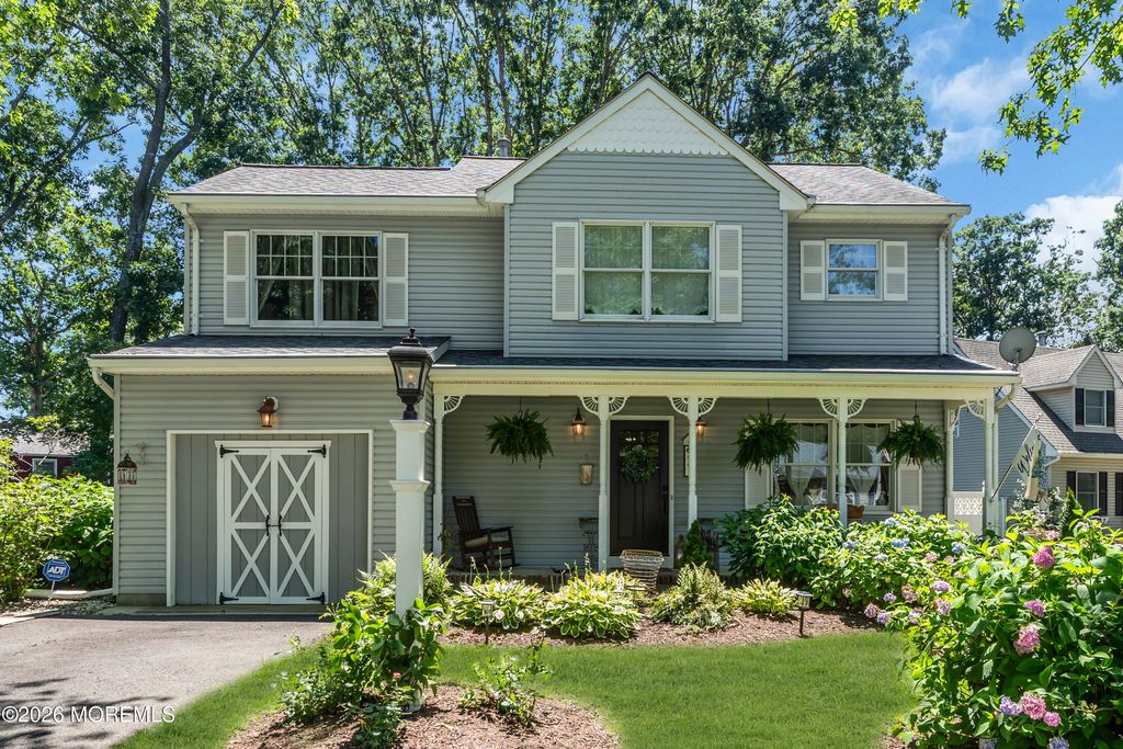 901 Roundtree Drive, Toms River, NJ 08753