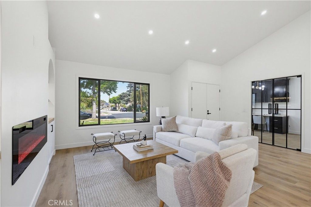 Image 6 of property listing at 155 S Lincoln, Orange, CA 92866