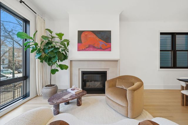 2228 N Southport Avenue, Chicago, IL 60614