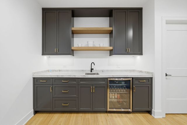 2228 N Southport Avenue, Chicago, IL 60614