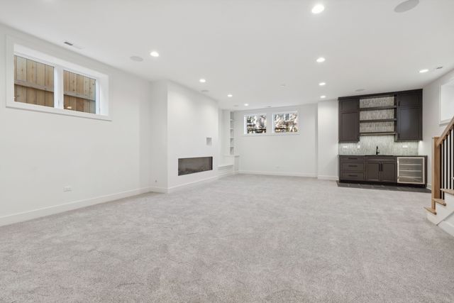 2228 N Southport Avenue, Chicago, IL 60614