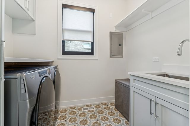 2228 N Southport Avenue, Chicago, IL 60614