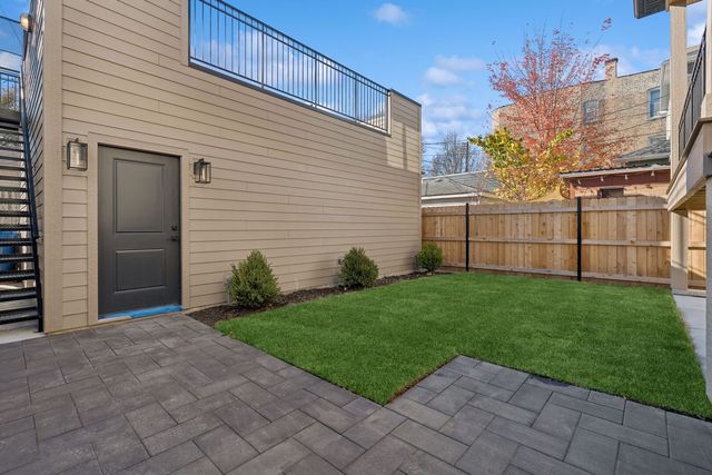 2228 N Southport Avenue, Chicago, IL 60614