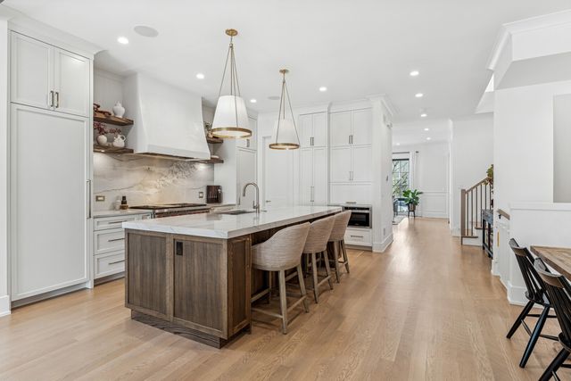 2228 N Southport Avenue, Chicago, IL 60614