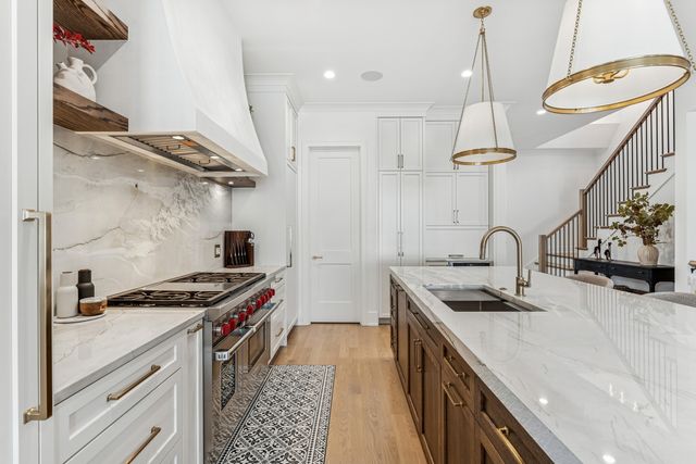 2228 N Southport Avenue, Chicago, IL 60614