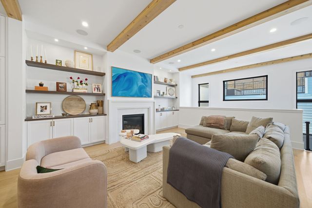 2228 N Southport Avenue, Chicago, IL 60614