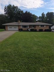 409 Durst Drive NW, Warren, OH 44483