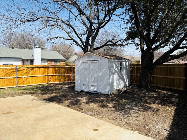 1310 Oak Run Drive, Duncanville, TX 75137