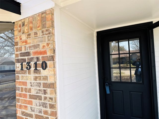 1310 Oak Run Drive, Duncanville, TX 75137