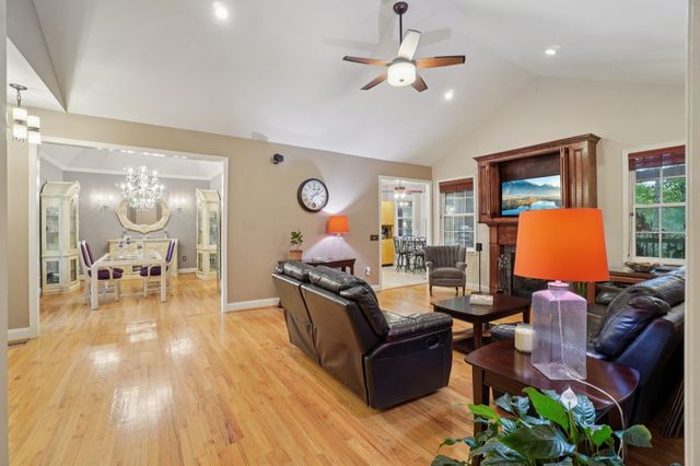 100 Paris Glen Way, Greenville, SC 29609