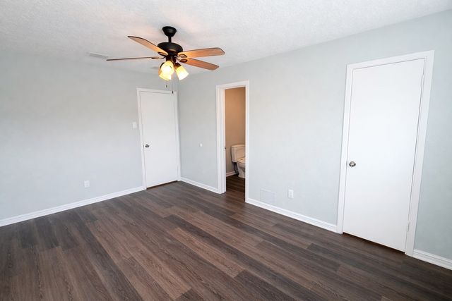 16 W Lane Creek 2, Grand Prairie, TX 75052