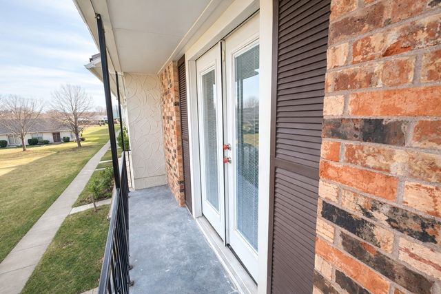 16 W Lane Creek 2, Grand Prairie, TX 75052