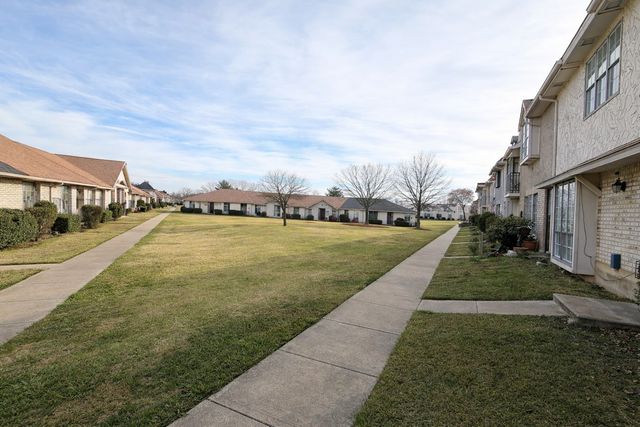 16 W Lane Creek 2, Grand Prairie, TX 75052