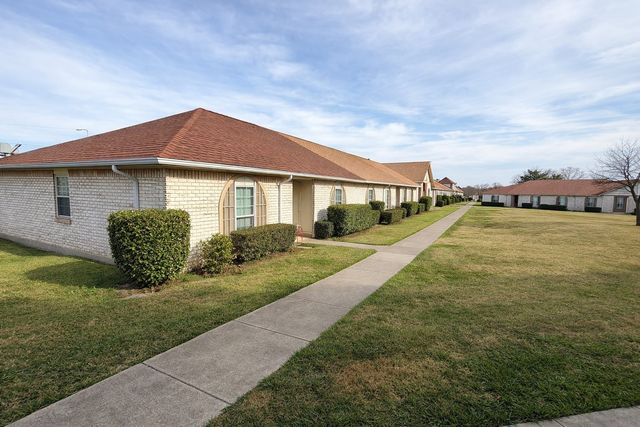 16 W Lane Creek 2, Grand Prairie, TX 75052