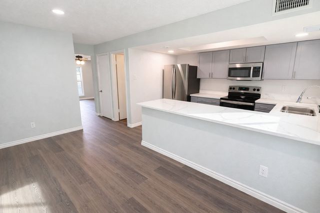 16 W Lane Creek 2, Grand Prairie, TX 75052