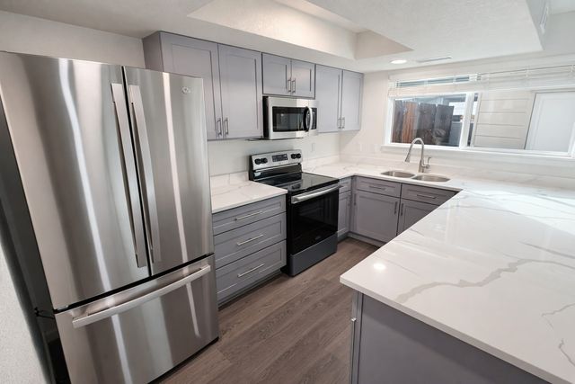 16 W Lane Creek 2, Grand Prairie, TX 75052