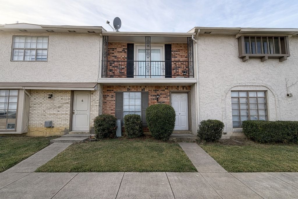 16 W Lane Creek 2, Grand Prairie, TX 75052