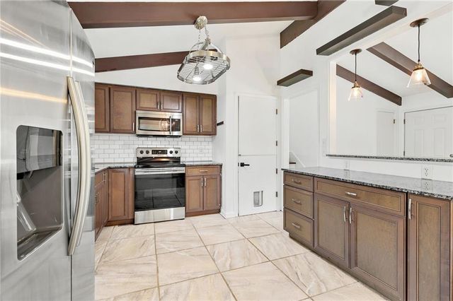 7306 Larsen Lane, Shawnee, KS 66203