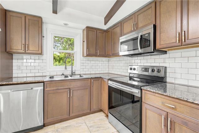 7306 Larsen Lane, Shawnee, KS 66203
