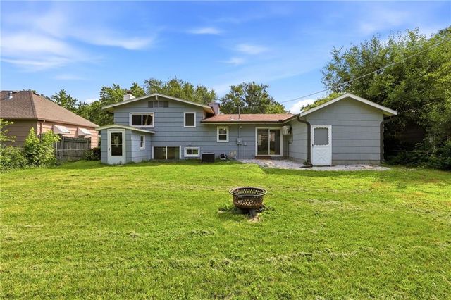 7306 Larsen Lane, Shawnee, KS 66203