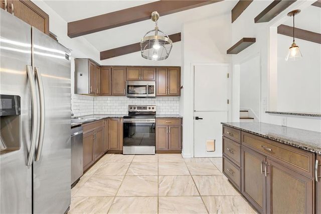 7306 Larsen Lane, Shawnee, KS 66203