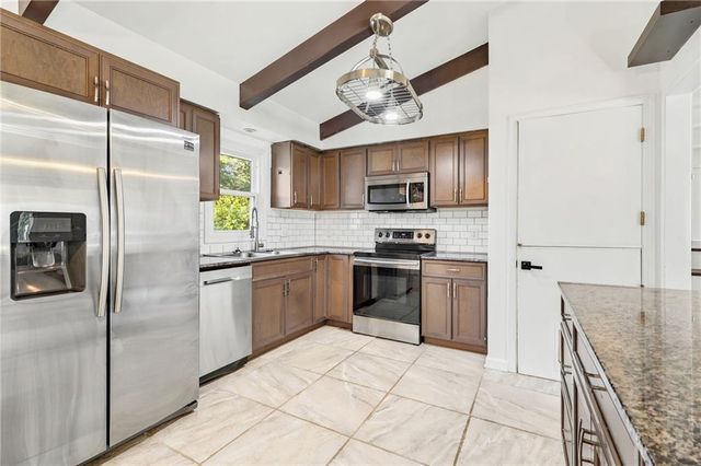 7306 Larsen Lane, Shawnee, KS 66203