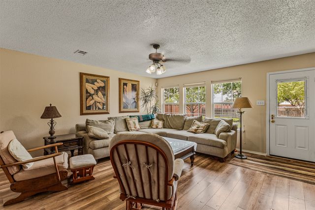2177 Lone Pecan Drive, Mesquite, TX 75181