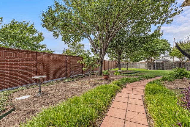 2177 Lone Pecan Drive, Mesquite, TX 75181