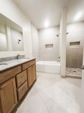 1523 W Diamond Way, Mustang, OK 73064