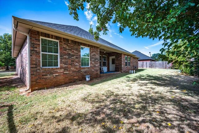 1523 W Diamond Way, Mustang, OK 73064