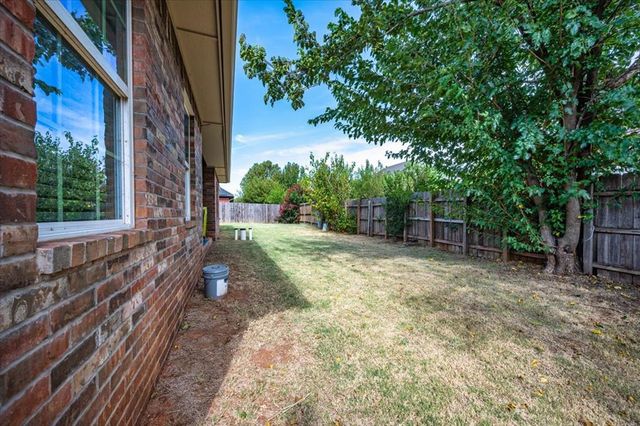 1523 W Diamond Way, Mustang, OK 73064