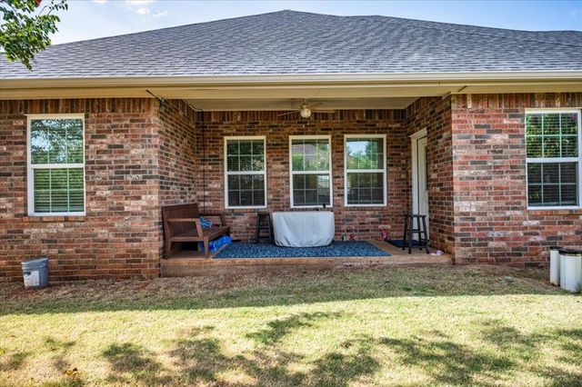 1523 W Diamond Way, Mustang, OK 73064